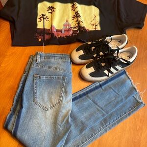 Mystree premium jeans. Size 26. Frayed hem. Stretch!